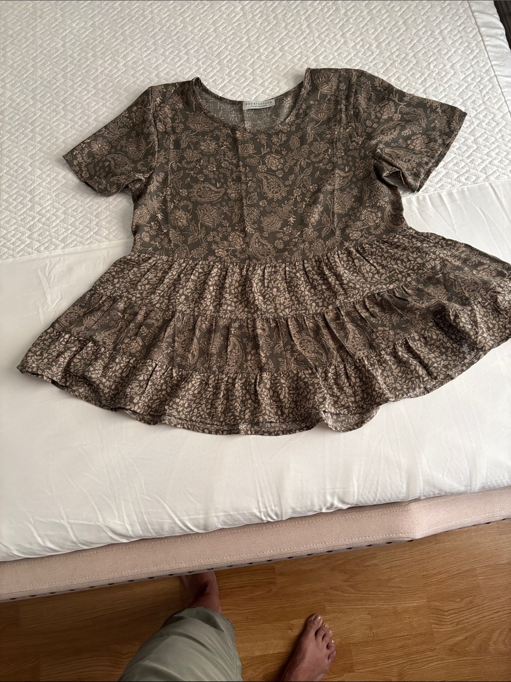 PAPER CRANE  TIERED  BLOUSE 
NWOT SIZE MEDIUM